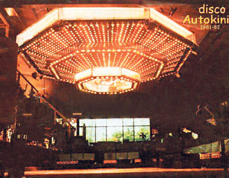 Η θρυλική Αυτοκίνηση όρισε το κλάμπινγκ στην Αθήνα, τότε στα αφηνιασμένα 80s