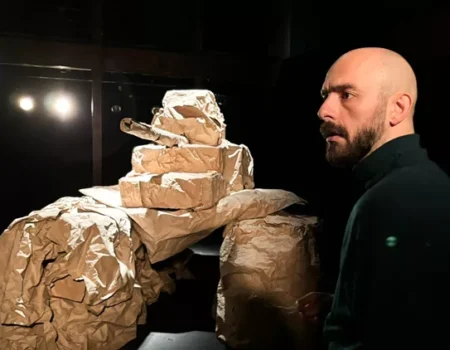 Το Θέατρο Τέχνης Καρόλου Κουν τιμά την επέτειο του Πολυτεχνείου με μια βραβευμένη παράσταση