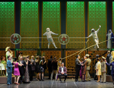 «Νυχτερίδα»: Μια μαγευτική παράσταση στο θέατρο Ολύμπια