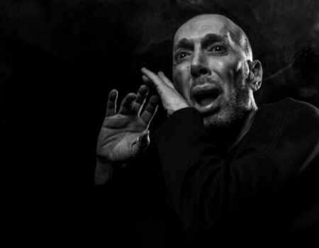 Paranoia: Μια πρωτόγνωρη θεατρική εμπειρία στο Μικρό Κεραμεικό