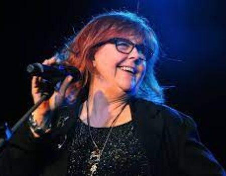 Maggie Reilly: H γυναίκα με την καταπληκτική, αιθέρια φωνή