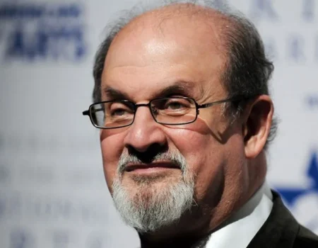 Σαλμάν Ρούσντι: Επιστροφή στη λογοτεχνία με μια νέα συλλογή διηγημάτων