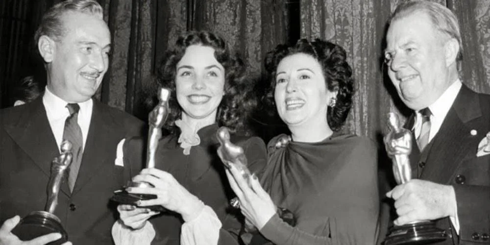 You are currently viewing Έλληνες ηθοποιοί στο Hollywood