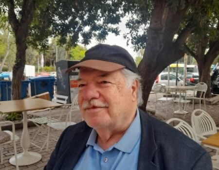Σχόλια και κριτικές για το ποιητικό έργο του  Μιχάλη Δ. Θεοδοσάκη,  « ΜΕΓΑΛΕΞΑΝΔΡΟΣ » Α και Β’ τόμος, από τον Πρόεδρο Κο Χρήστο Σαρτζετάκη, και τον Λογοτέχνη της Ένωσης Ελλήνων Λογοτεχνών, Κο Κωνσταντίνο Βόγγα, σχολικό Σύμβουλο