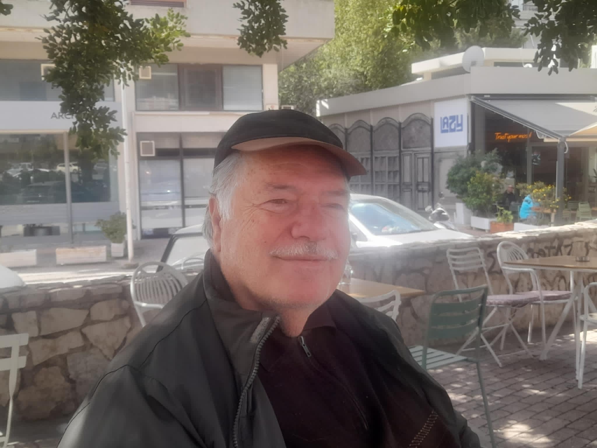 You are currently viewing O  Έλληνας Ποιητής Μιχάλης Θεοδοσάκης
