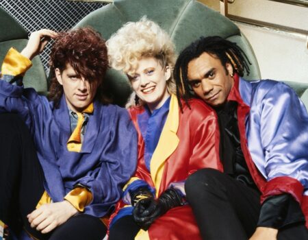 Οι Thompson Twins ήταν μια βρετανική ποπ μπάντα που δημιουργήθηκε  τον Απρίλιο του 1977.