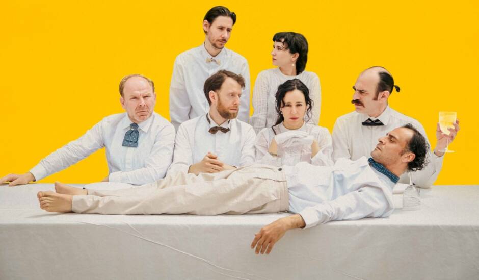 You are currently viewing «Μητροφάγος»: Ένα σκοτεινό θεατρικό σύμπαν από την Ιώ Βουλγαράκη στην Πειραιώς 260