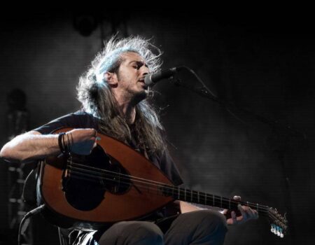 Ο Γιάννης Χαρούλης έρχεται ζωντανά στο Γήπεδο Απόλλων Καλαμαριάς