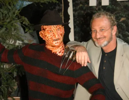 Ο Robert Englund αποκτά το δικό του αστέρι στο Hollywood Walk of Fame