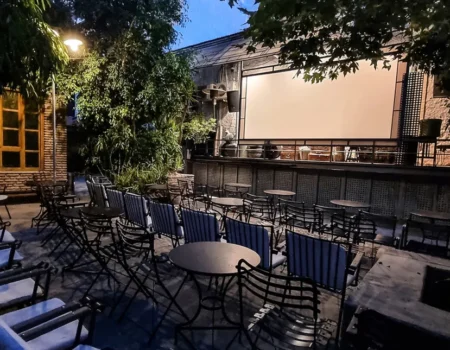 Το «Επί Κολωνώ» μετατρέπει την αυλή του σε θερινό Κινηματογράφο