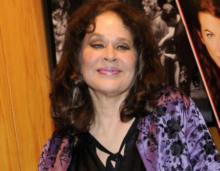 H Γυναίκα – μύθος Κάρεν Μπλακ