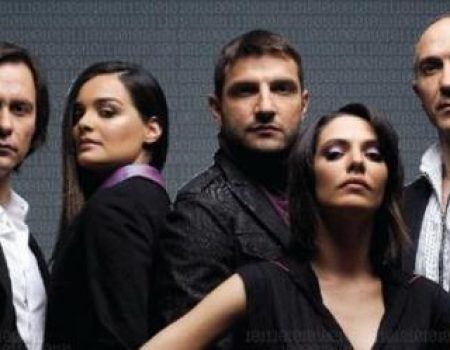 «Ίχνη»: Το Ελληνικό Θρίλερ που που καθηλώνει με την ένταση και την ατμόσφαιρά του