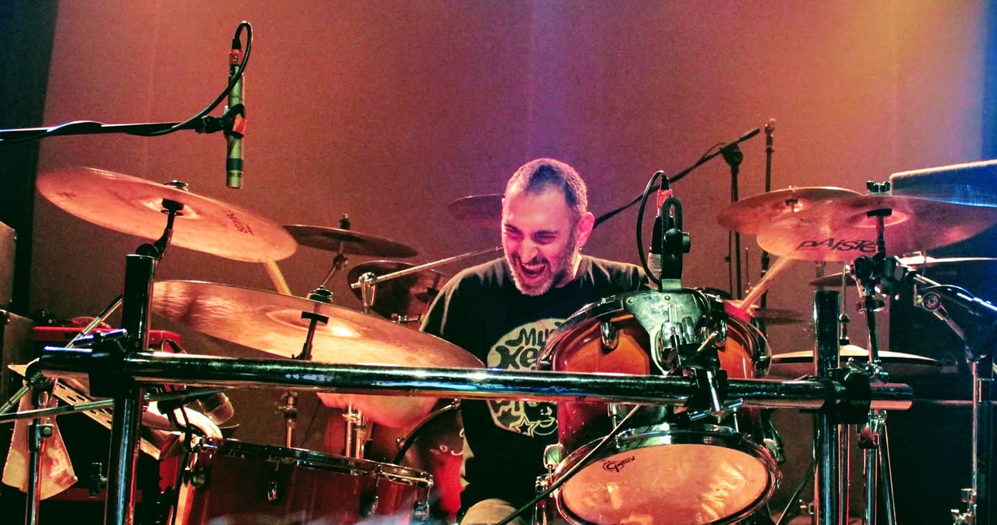 You are currently viewing Συνέντευξη με τον ντράμερ – μουσικό Θωμά Ανδρέου στο Cinemusic