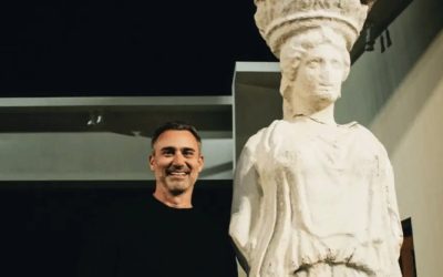 Η «Καρυάτιδα!» του Γιώργου Καπουτζίδη επιστρέφει στο θέατρο Κάππα