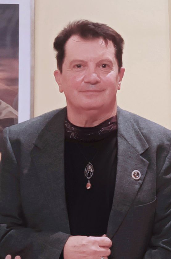 You are currently viewing Συνέντευξη με τον Εικαστικό-Λογοτέχνη Κώστα Ευαγγελάτο στο Cinemusic.gr