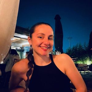 Συνέντευξη με την θεατρολόγο, δραματουργό και χορογράφο Αγγελική Λανάρα