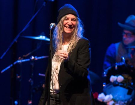 Η Patti Smith επιστρέφει στο Θέατρο Λυκαβηττού τον Μάιο