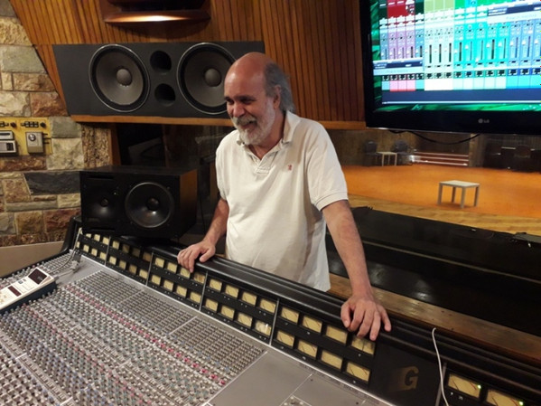 Συνέντευξη με τον καταξιωμένο  ηχολήπτη, παραγωγό Άκη Γκολφίδη