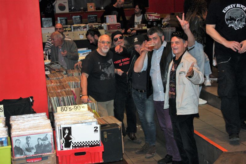 You are currently viewing Χριστουγεννιάτικο Παζάρι στο Αν club – Μια γιορτή για τους λάτρεις του βινυλίου