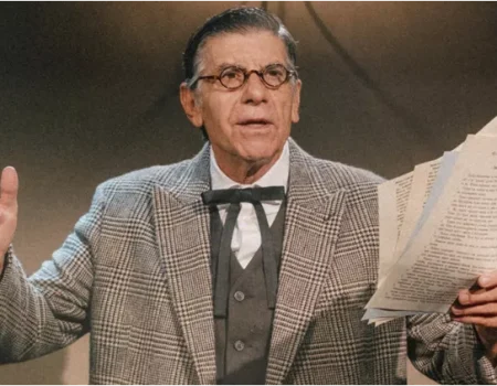 Γιάννης Μπέζος: «Γελώντας με τον Τσέχωφ» στο Θέατρο Άνεσις