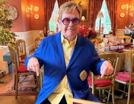 Elton John: Το «Step Into Christmas» έγινε πλατινένιο στις ΗΠΑ