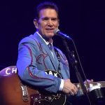 Ο Chris Isaak έρχεται το καλοκαίρι στην Ελλάδα