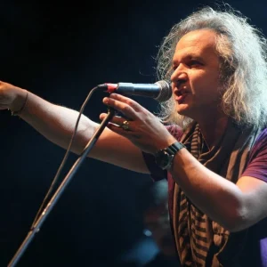 Χρήστος Θηβαίος: Μεγάλη συναυλία για τα 30 χρόνια στη δισκογραφία στο Θέατρο Βράχων