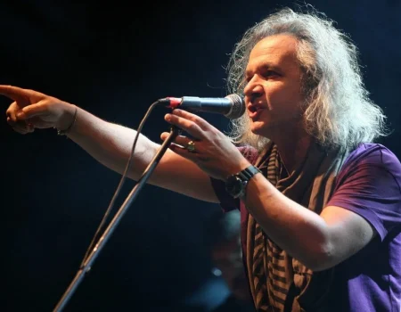 Χρήστος Θηβαίος: Μεγάλη συναυλία για τα 30 χρόνια στη δισκογραφία στο Θέατρο Βράχων