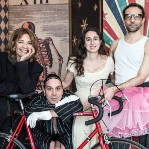 «Στο Θέατρο»: Ένα ταξίδι στη θεατρική τέχνη στο Φουγάρο Art Center