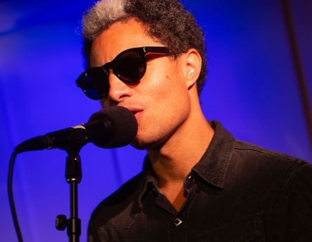 Ο διεθνώς αναγνωρισμένος José James επιστρέφει στην Αθήνα για μια συναυλία στο Δημοτικό Θέατρο Λυκαβηττού