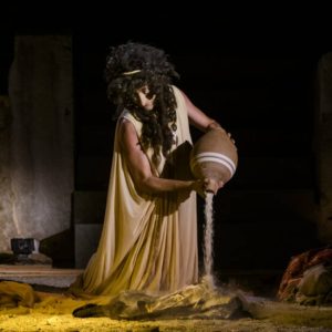 Ο Ευριπίδης Λασκαρίδης και η ομάδα OSMOSIS παρουσιάζουν την παράσταση Τουρνέ στο Μικρό Θέατρο Αρχαίας Επιδαύρου