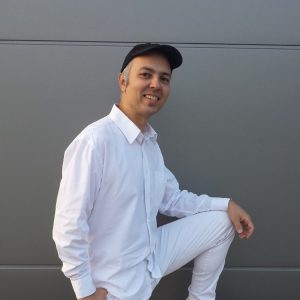 Μια αποκλειστική συνέντευξη με τον συνθέτη Σάκη Γκουζώνη