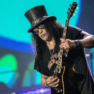 Ο Slash έρχεται στον Λυκαβηττό τον Ιούλιο του 2027